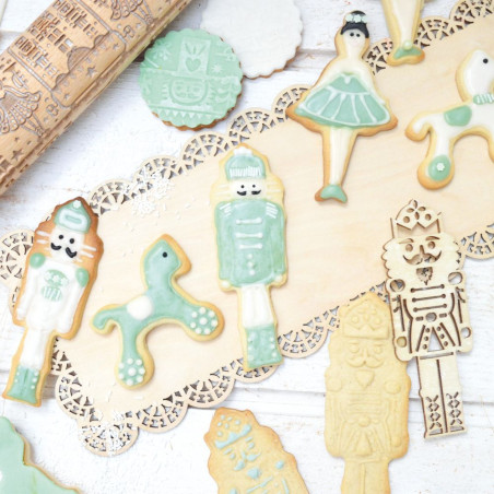 Découpoir doré + embosseur bois Casse-Noisette biscuits naturels - ScrapCooking