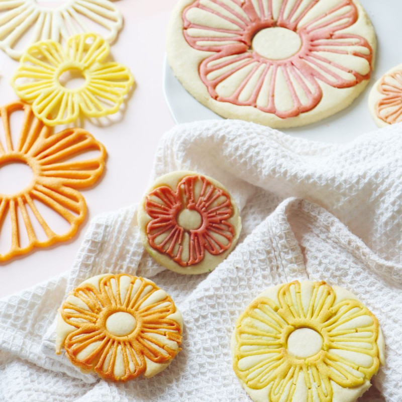 Biscuits embossés de fleurs oranges et jaunes ScrapCooking®