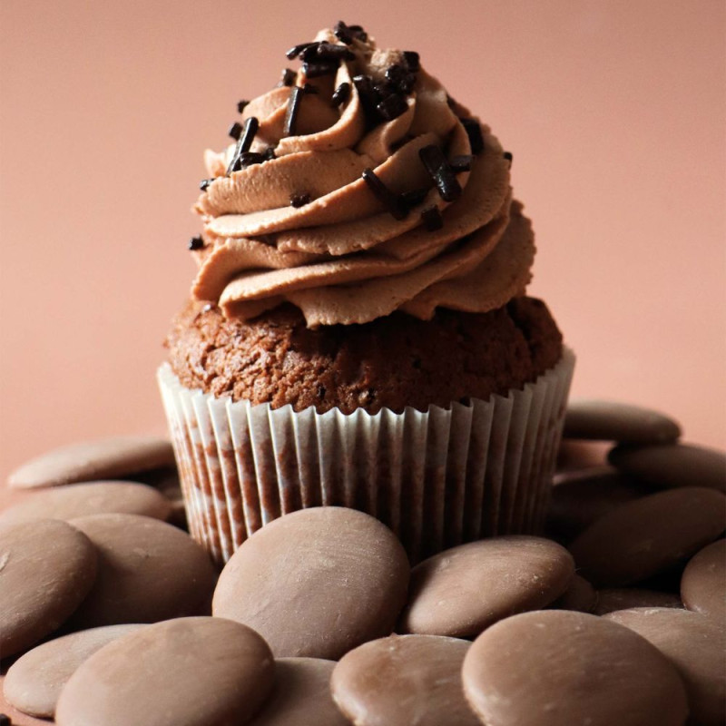 Cupcake décoré de pailletés de chocolat ScrapCooking®