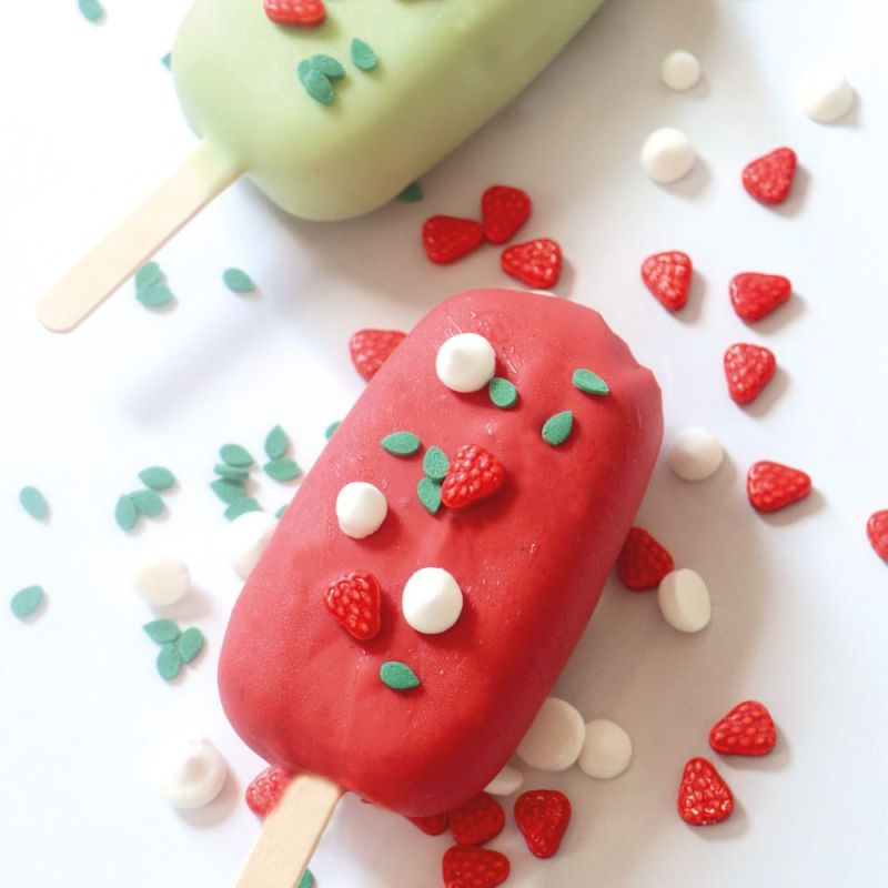 Sugar decoration mix for strawberry meringue pie