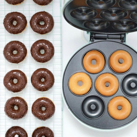 Machine à mini donuts au chocolat avec vermicelles chocolat noir