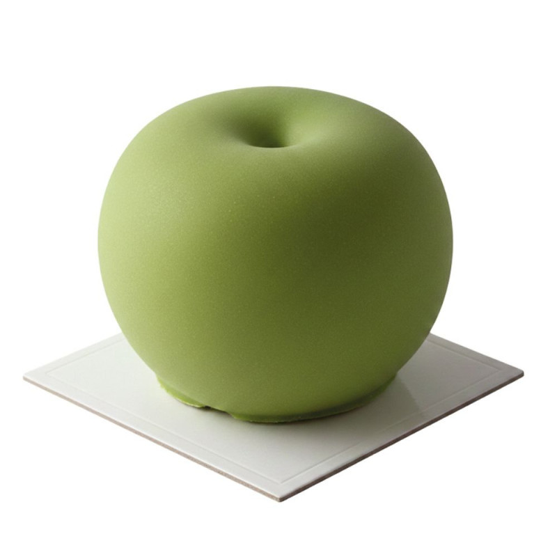 Hyper realistic apple illusion cake