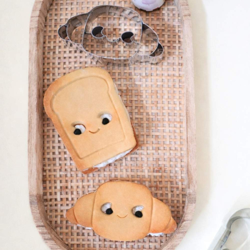 Kawaii stainless steel biscuit, croissant and cut-out toast mould set - ScrapCooking