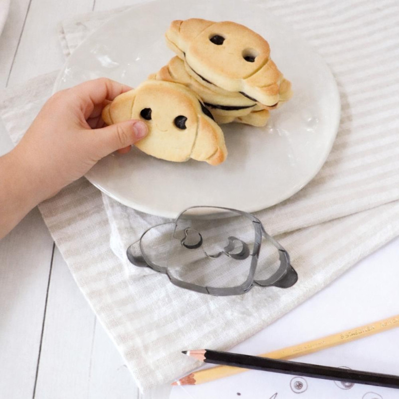 Kawaii stainless steel crescent-shaped biscuit cutter set - ScrapCooking