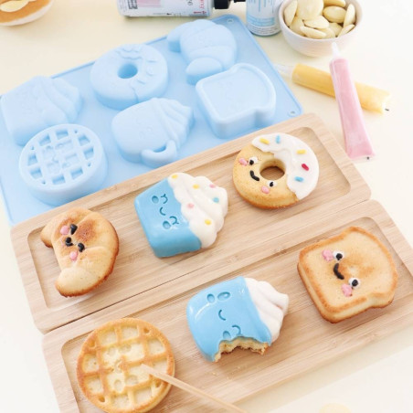 General photo of baking tin + kawaii cakes - ScrapCooking
