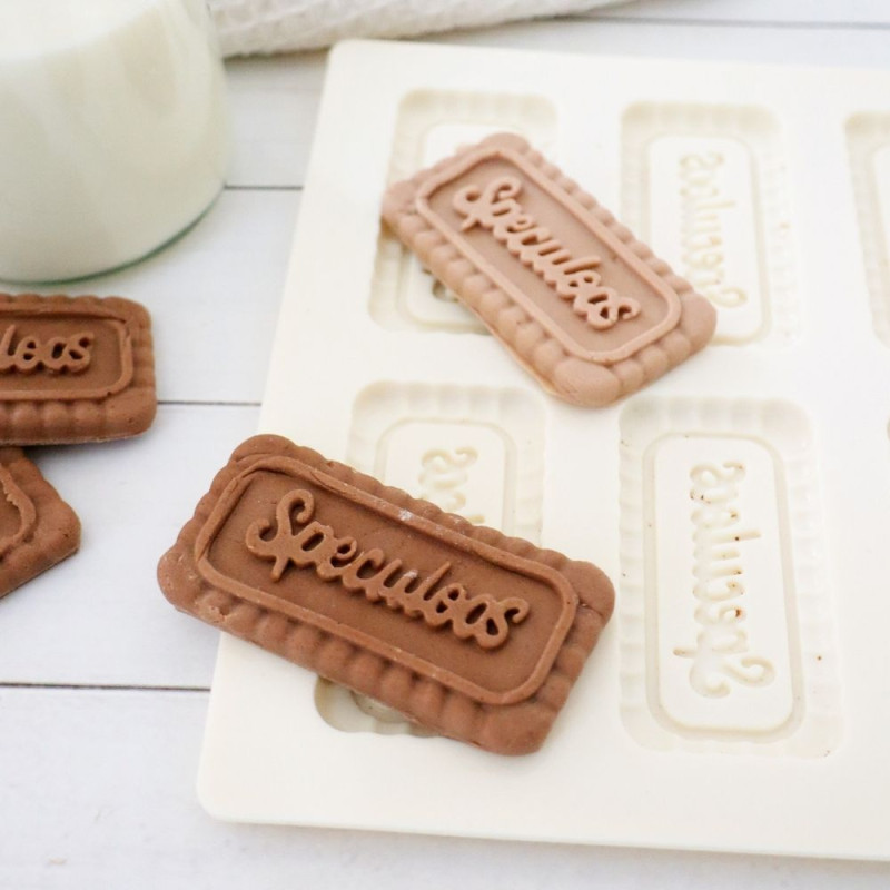 Ambiance moule + biscuits pâte de modelage noisette et café - ScrapCooking