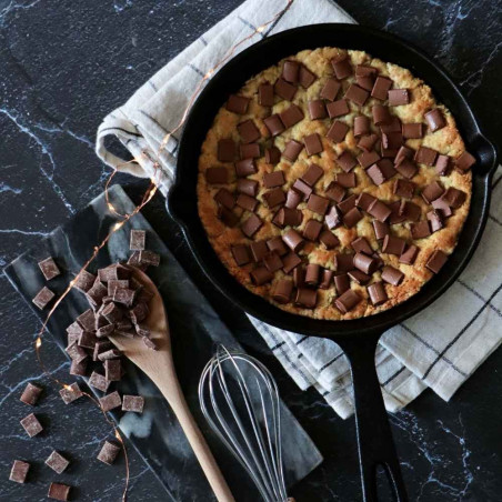 Giant biscuit theme with a cast-iron frying pan - ScrapCooking