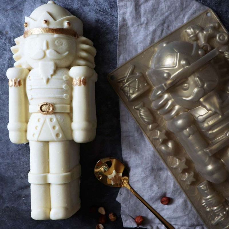 Photo of a Yule log + The Nutcracker mould - ScrapCooking
