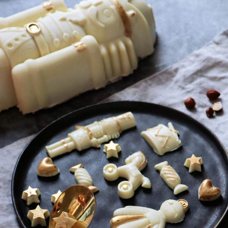 Photo bûche et décors chocolat + moule Casse-noisette - ScrapCooking