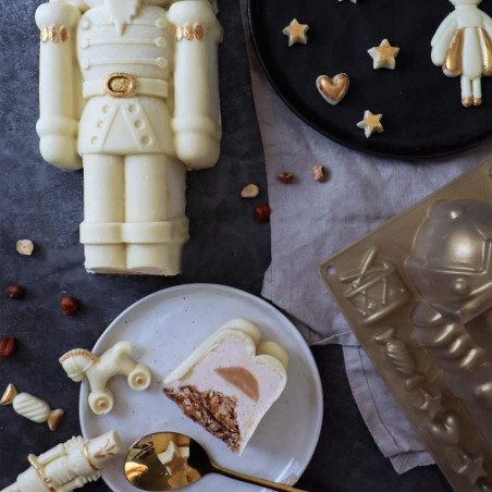 Photo bûche et tranche découpée + moule Casse-noisette - ScrapCooking