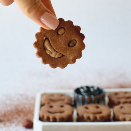 Close-up of a chocolate smile biscuit - ScrapCooking®