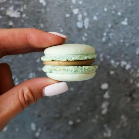 Gros plan macarons avec color'arome pistache - ScrapCooking®