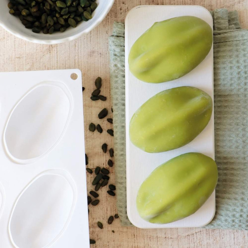 Decor with fat-soluble pistachio food colouring - ScrapCooking