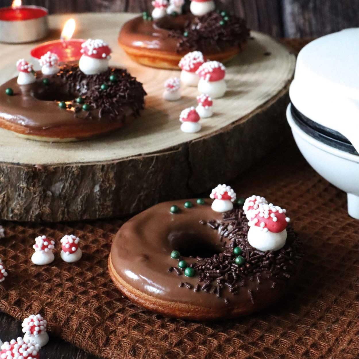 10 Décorations De Noël Pour Gâteau - Champignons, Sapin, Père Noël... En Résine, Pour Bûche