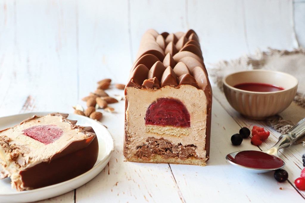 Bûche de noël au chocolat et fruits rouges - Amandine Cooking